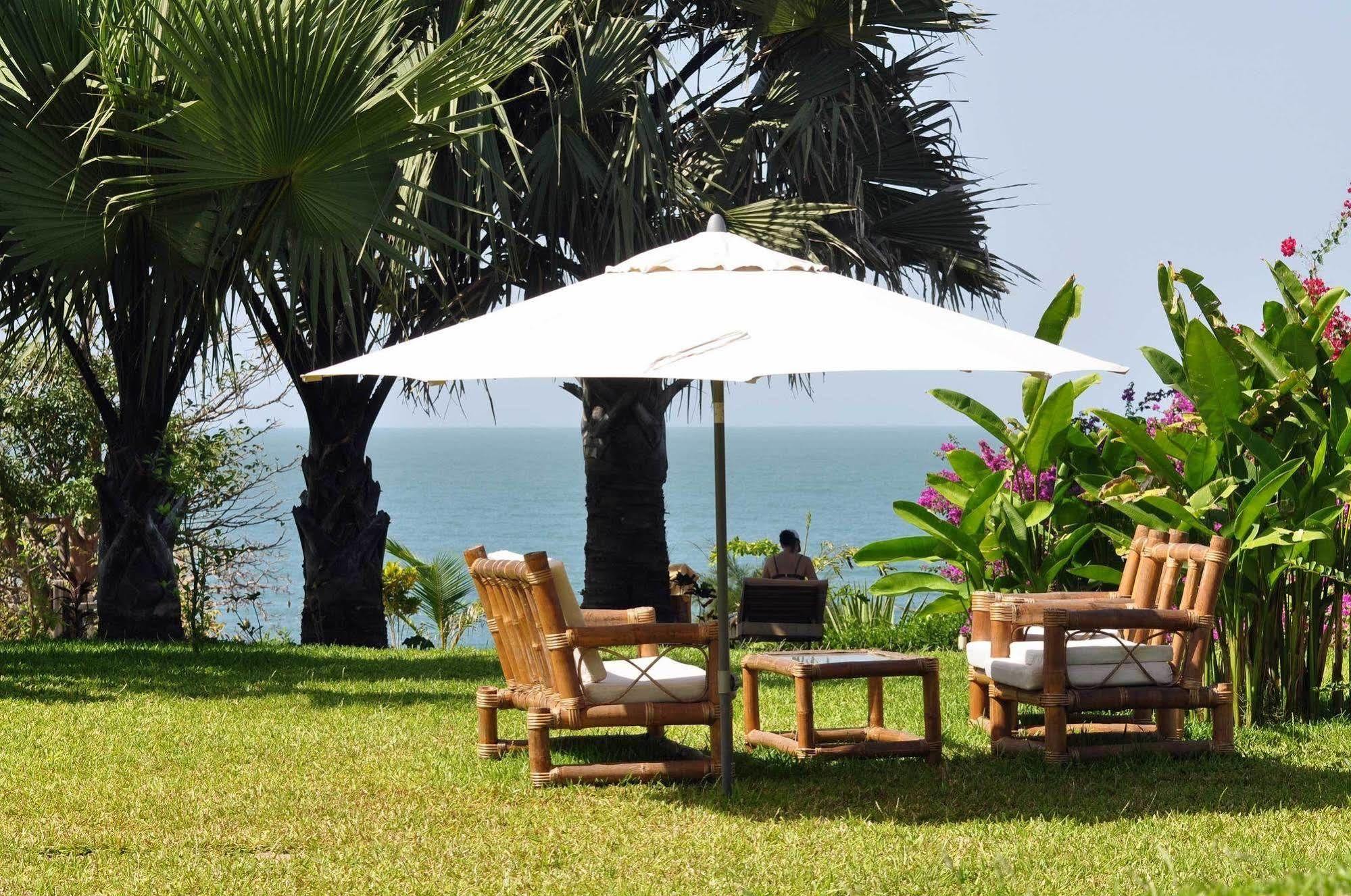 Leo'S Beach Hotel - Adults Only Brufut エクステリア 写真