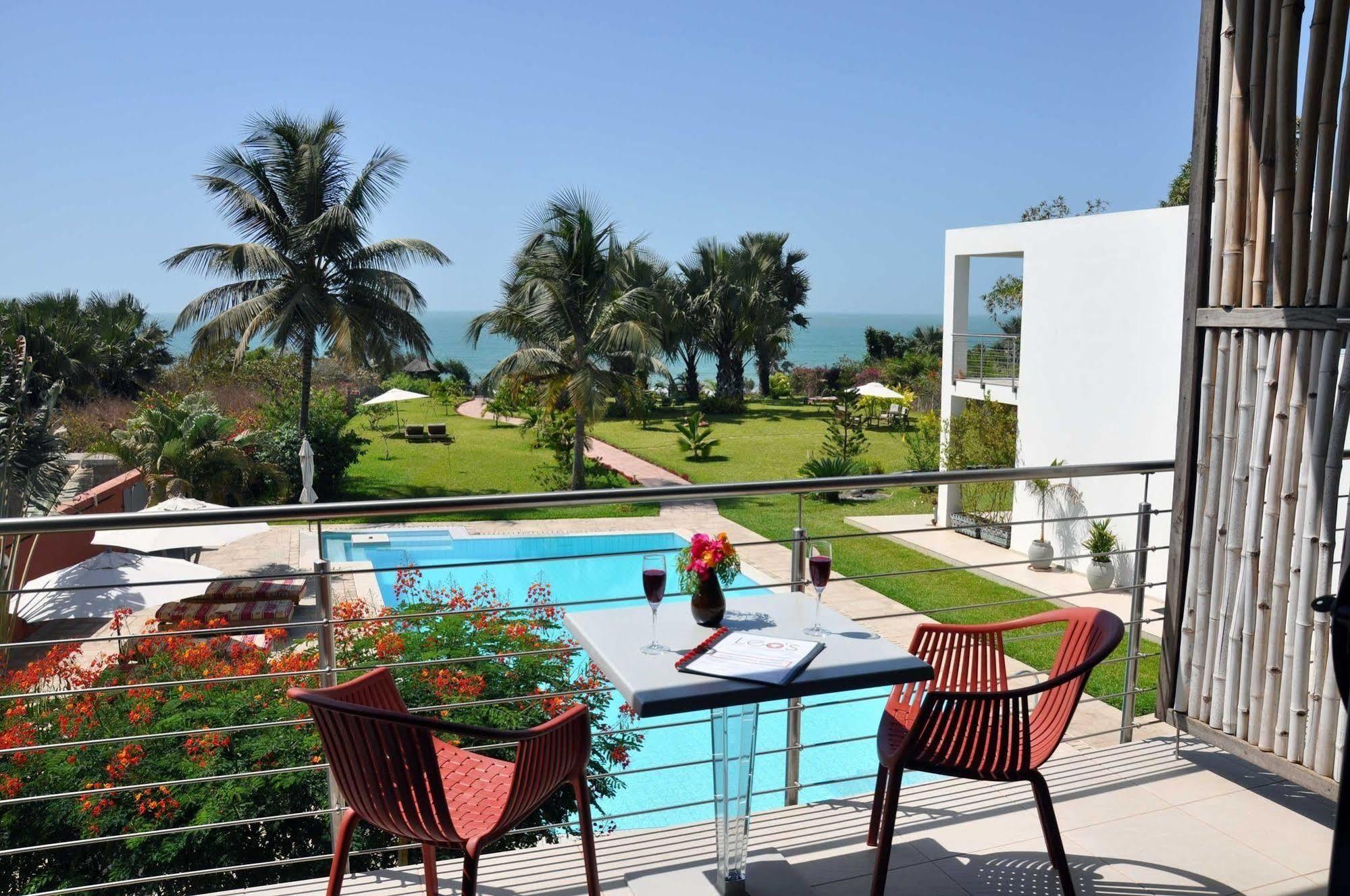 Leo'S Beach Hotel - Adults Only Brufut エクステリア 写真